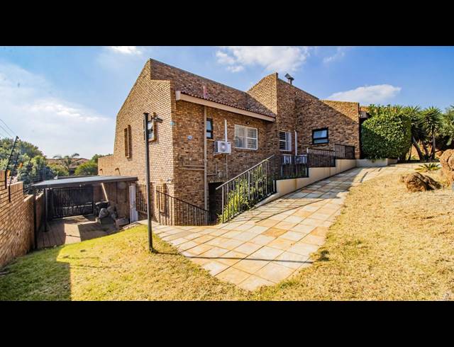 4 BEDROOM FREESTANDING FOR SALE IN BASSONIA